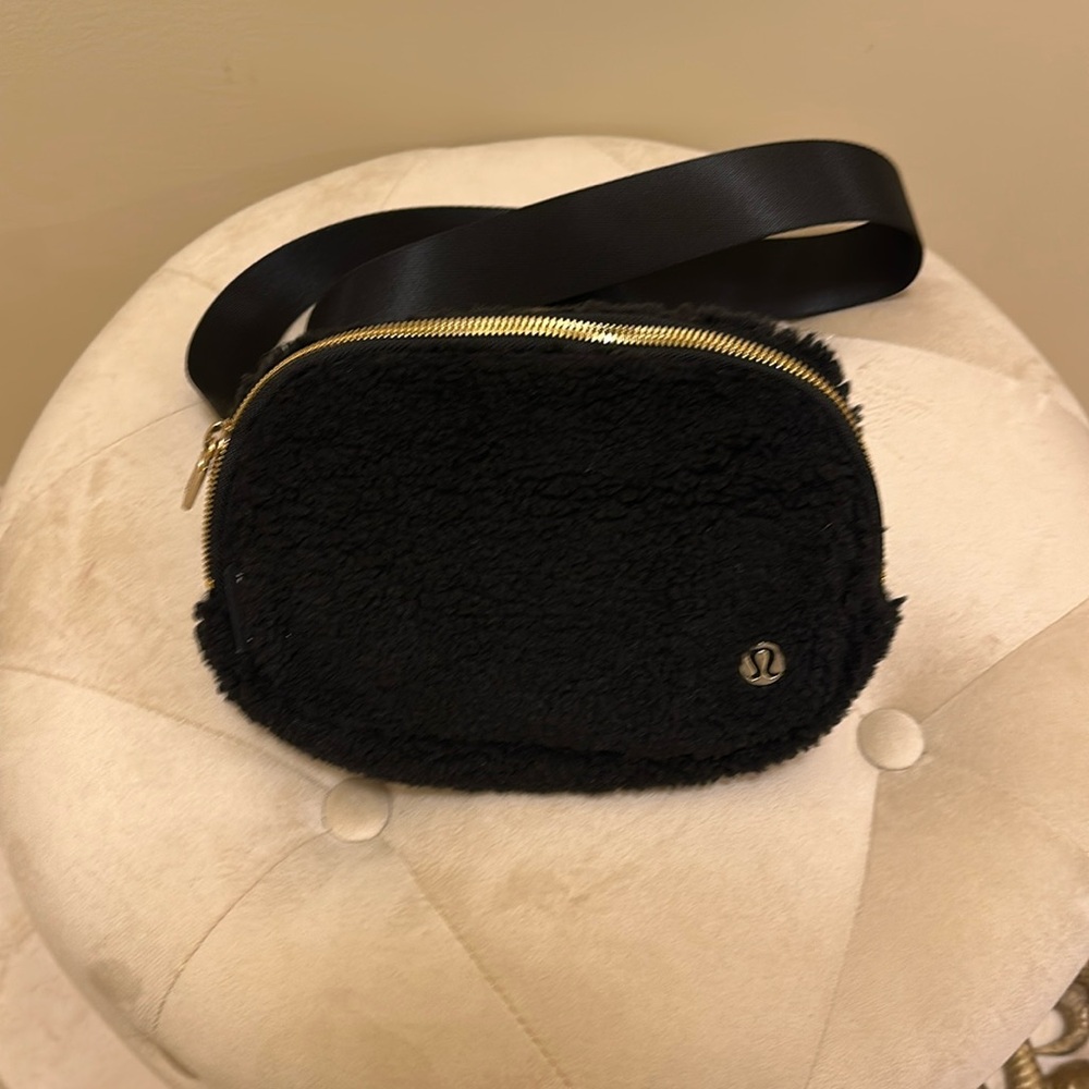 Lululemon athletica Everywhere belt bag * Fleece black NEW $58🖤🖤🖤